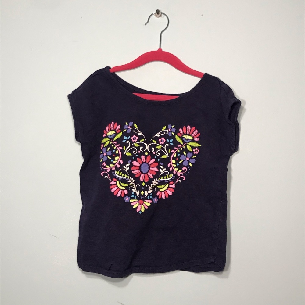 Girls navy flower heart tee!
